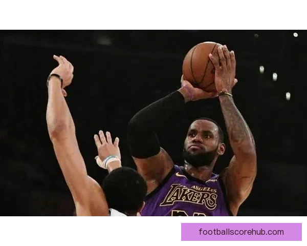 詹姆斯季后赛出场时间策略对湖人战绩影响分析